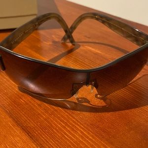Authentic Burberry Sunglasses, shield gradient b 3043